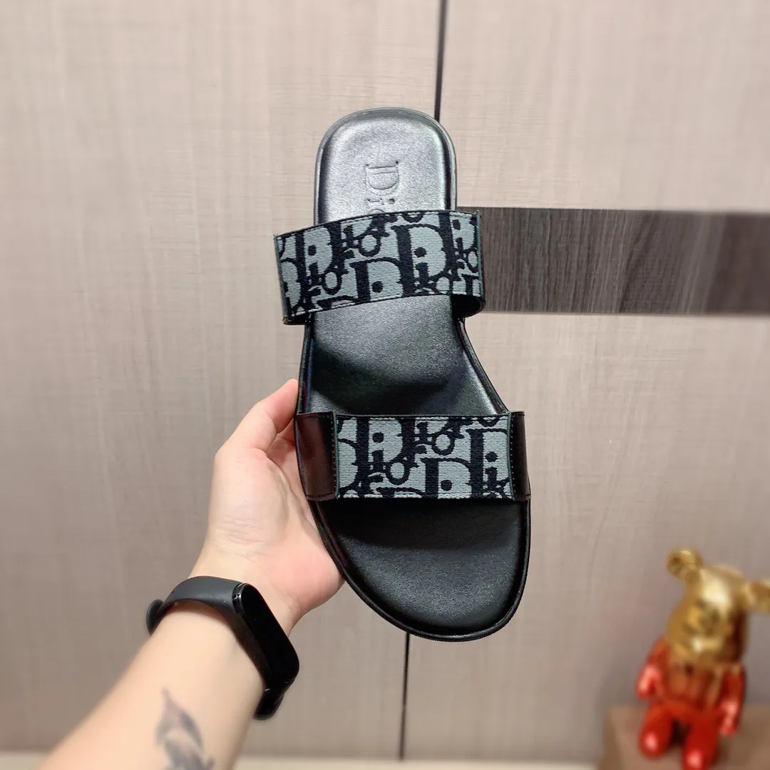 Slippers: New model: Factory price 220 🎩🎩🔥🔥《Dior* 》【High·Version】Series of slippers, top purchasing agent🔍🔍Men's 2020 counters are on sale at the same time, imported from Italy, original selected cowhide, exquisite workmanship,), sole: (super comfortable) original factory special supply Original sole, ⚠️Exclusive double-layer movable molded sole, super comfortable⚠️, real shot 🎬The real thing is more beautiful🔍🔍original quality, you can go in and out of the counter at will, 266 positive code 38-44, long-term availability